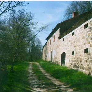 ferme-de-la-belette-joyeuse.hotels-rhonealpes.com/